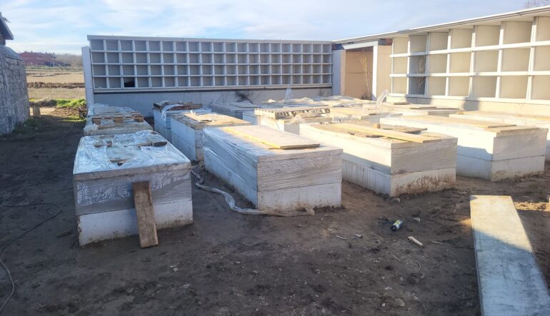 <H4>SUMINISTRO DE TUMBAS EN CARDEÑAJIMENO – BURGOS </H4>